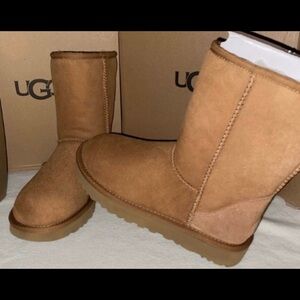 UGG CLASSIC SHORT